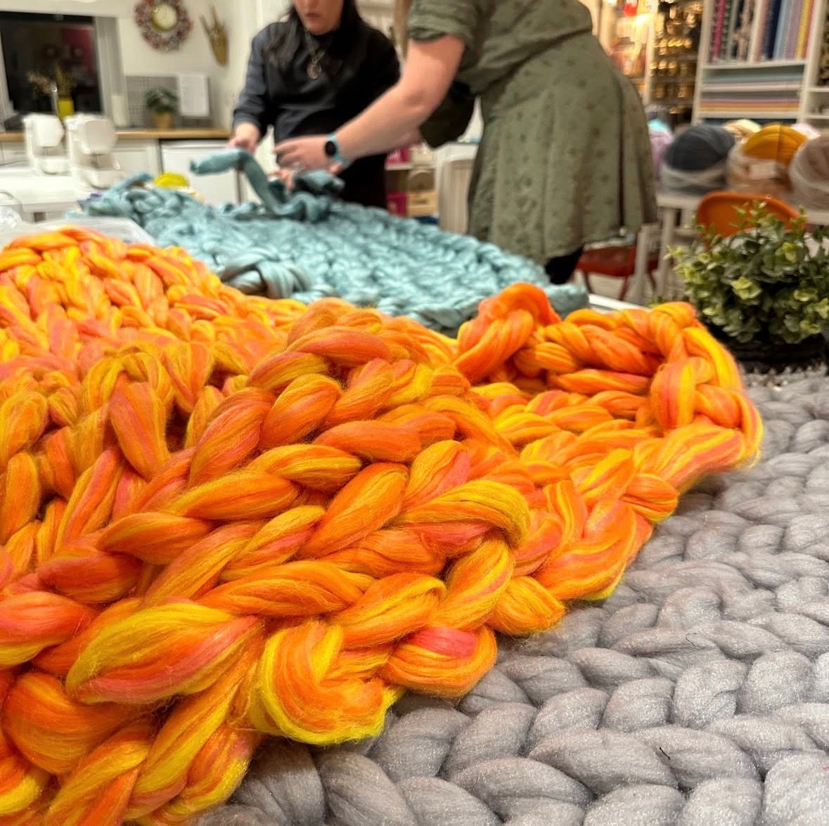 Arm Knitting: Knit a Chunky Blanket Dundee