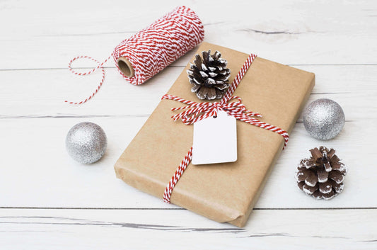 present-box-wrap-near-christmas-balls-snags-min-min-min (1) (1)-min (1) (1)