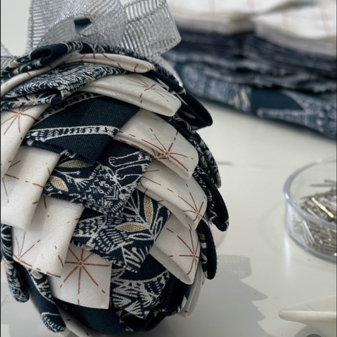 Xmas Classes : Crafty Weekend - Pine Cone Decoration DUNDEE